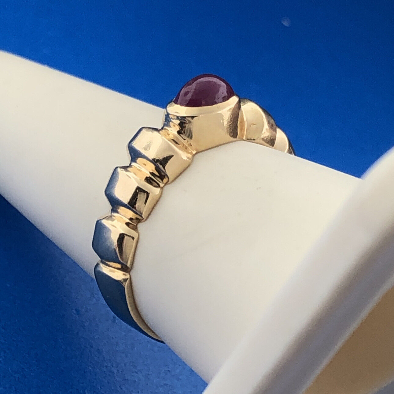 Gorgeous 14k Yellow Gold Oval Shaped Cabochon Fuchsia Ruby Ridge Ring Size 8