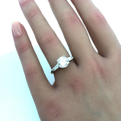 Stunning 14K White Gold Cubic Zirconia CZ Solitaire W/Accents  Engagement Ring