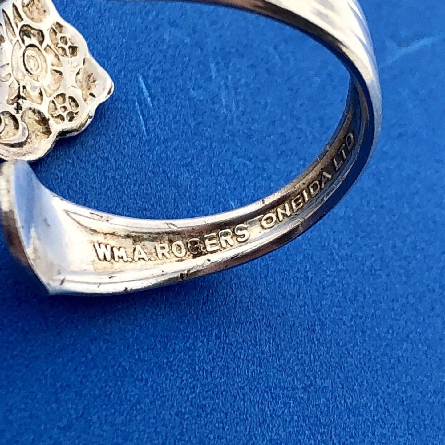 Retro William Rogers Oneida Juliette Pattern Silver Plate Spoon Bypass Ring