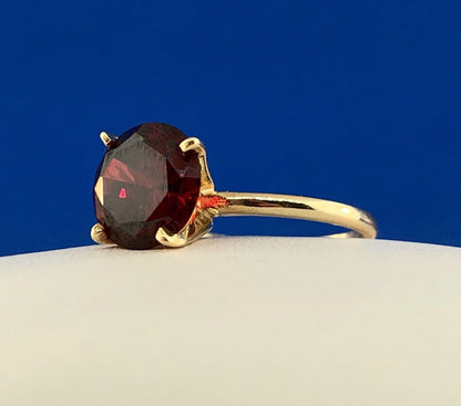 Vintage Designer 14K Yellow Gold Round Red Quartz Solitaire January Ring