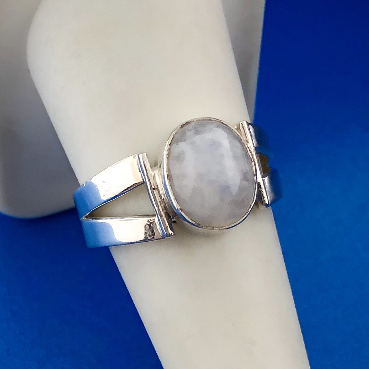 Retro 925 Sterling Silver Oval Moonstone Cabochon Modernist Ring