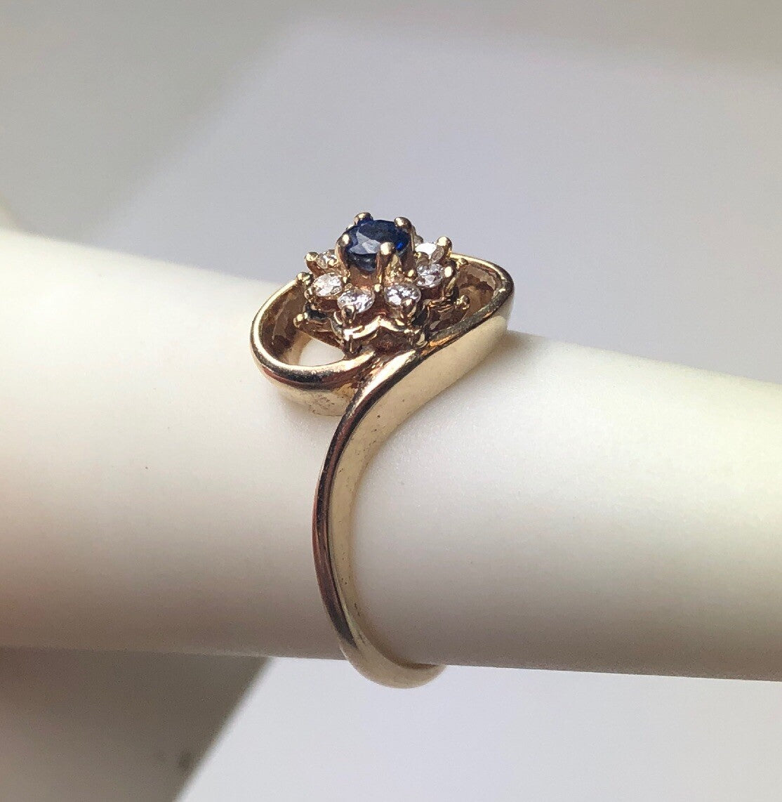 Designer 14K Yellow Gold Diamond Sapphire Free Form Flower Cocktail Ring
