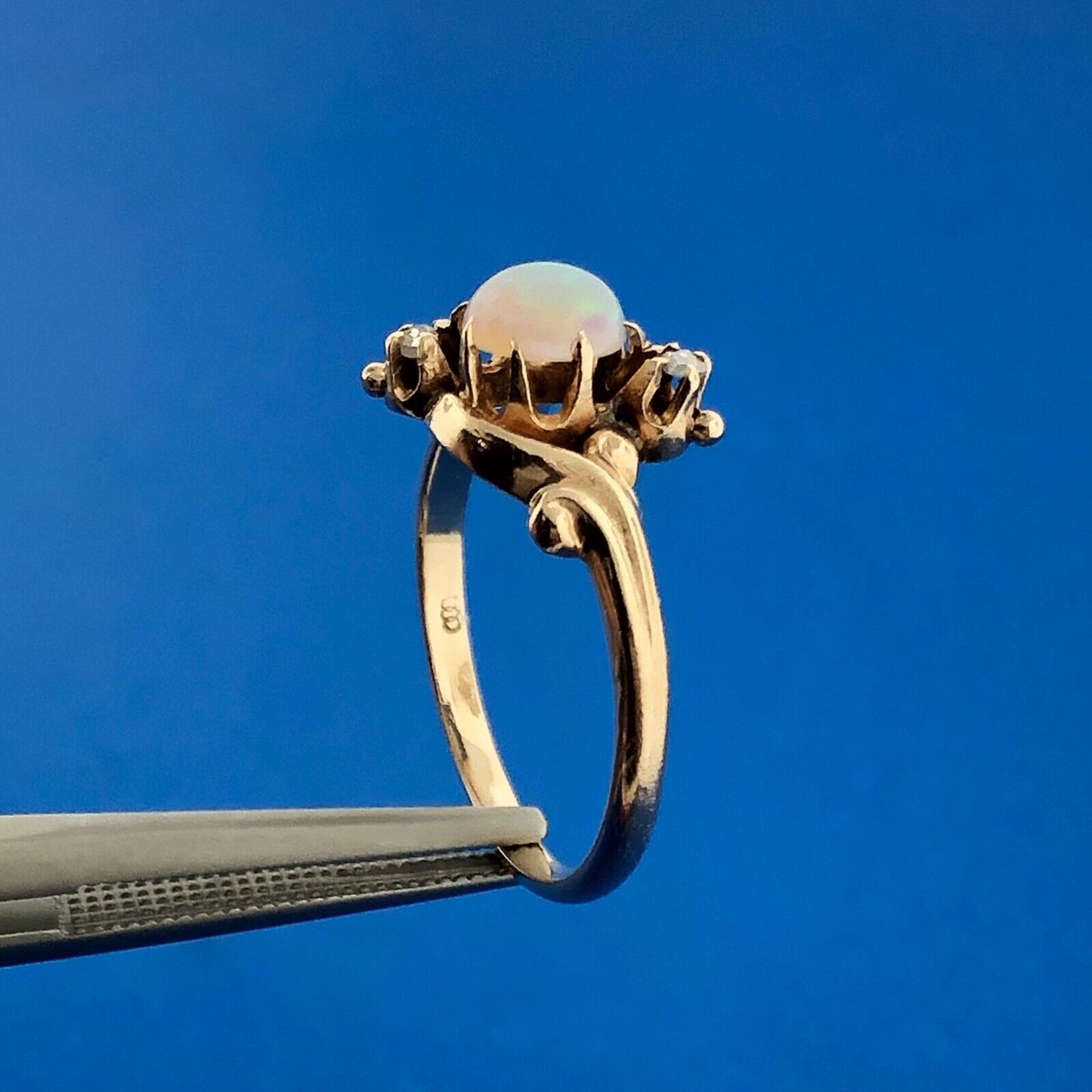 Lovely 10k Yellow Gold Cabochon Circle White Opal Diamond Accent Ring Size 6.25