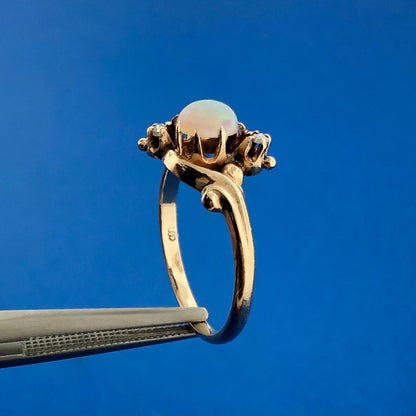 Lovely 10k Yellow Gold Cabochon Circle White Opal Diamond Accent Ring Size 6.25