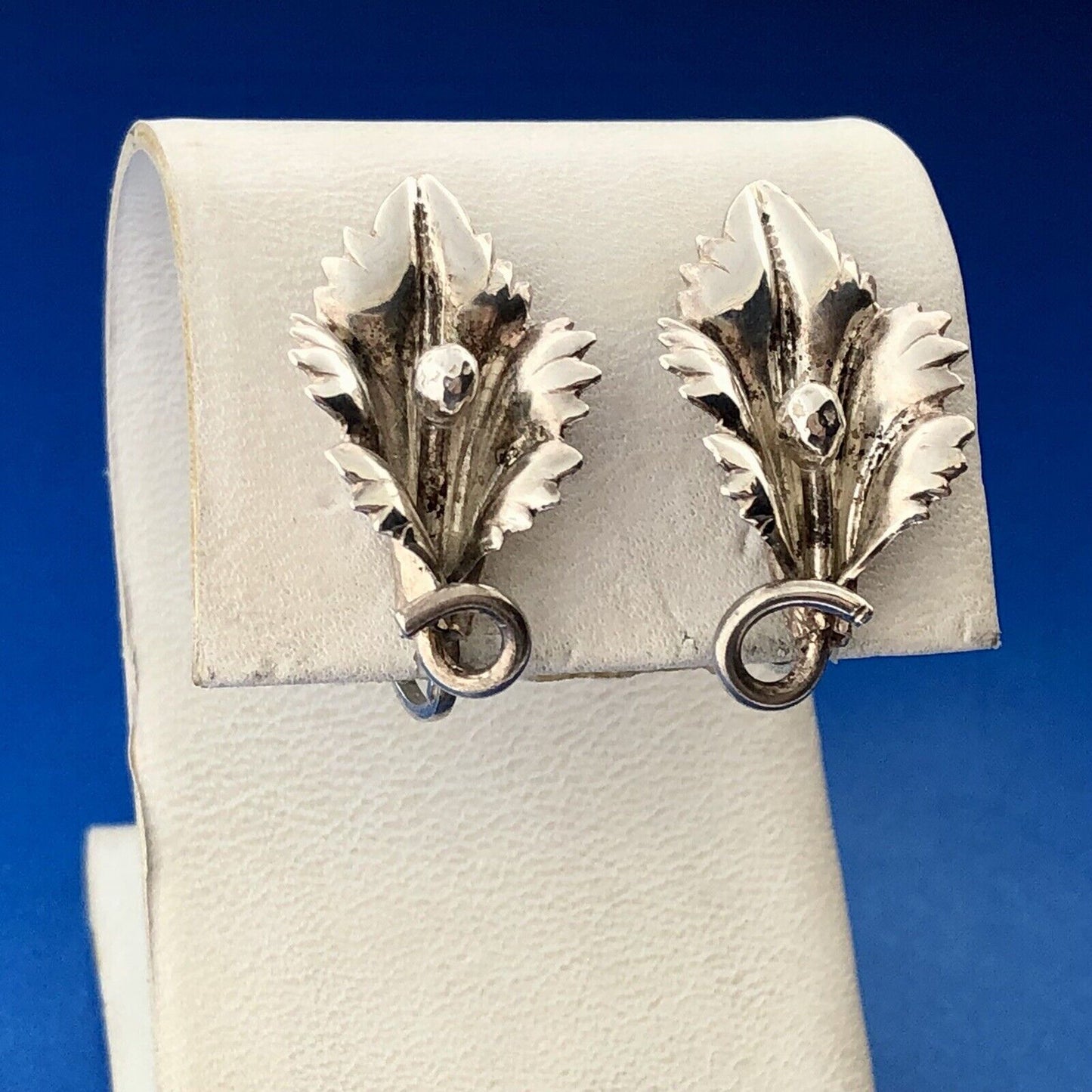 Vintage Estate Sterling Silver 925 Flower Lily Screw Back Women's Earrings