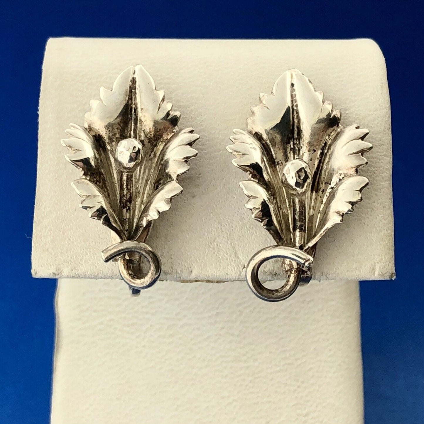 Vintage Estate Sterling Silver 925 Flower Lily Screw Back Women's Earrings