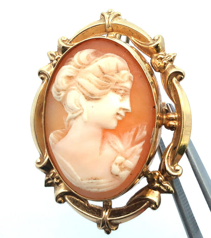 Vintage Designer 14K Yellow Gold Oval Carved Cameo Pendant Brooch
