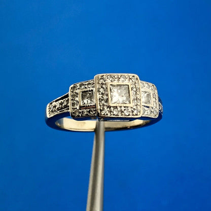 Gorgeous 14k White Gold Princess Cut Diamond Round Accent Leveled Ring Size 5.5