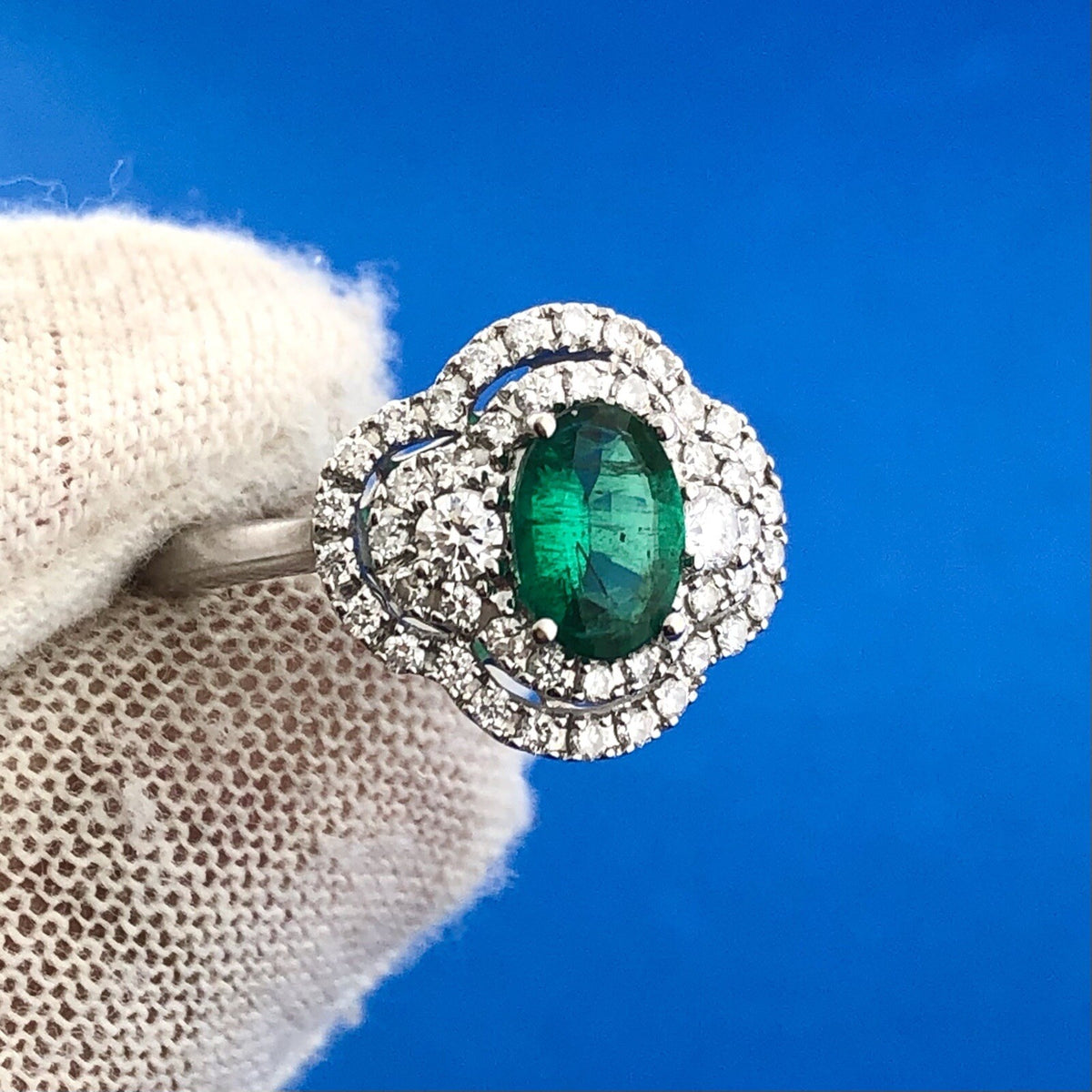 Stunning 18K White Gold Emerald Diamond Triple Halo May Anniversary Ring Size 6