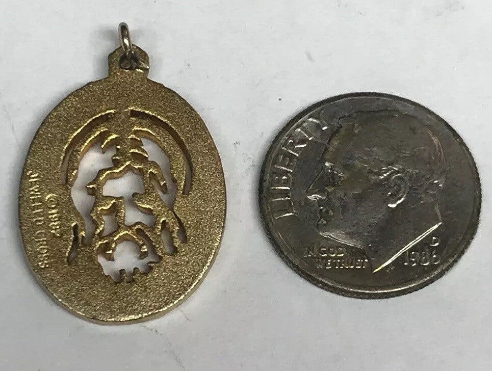 1982 Jeweled Cross Gold Toned Polished Florentine Jesus Face Cutout Disc Pendant