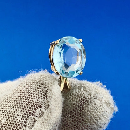 14K Yellow Gold Oval Swiss Blue Topaz Solitaire December Anniversary Pendant
