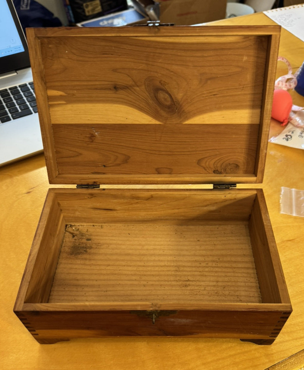 Vintage Cedar Wooden Cigar Metal Accented Trinket Jewelry Hinged Box w/Lock/Key