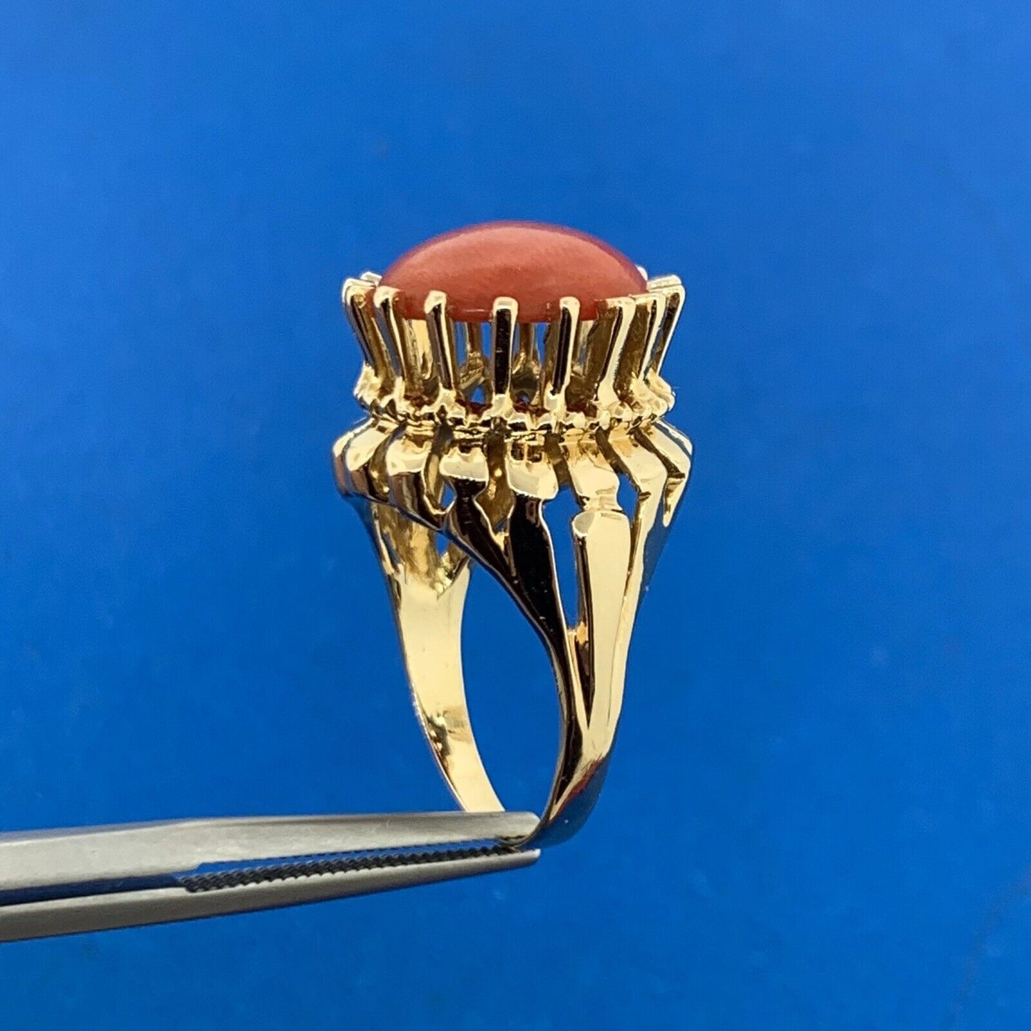 18K Yellow Gold Coral Solitaire Crown Style Size 6 Statement Cocktail Ring