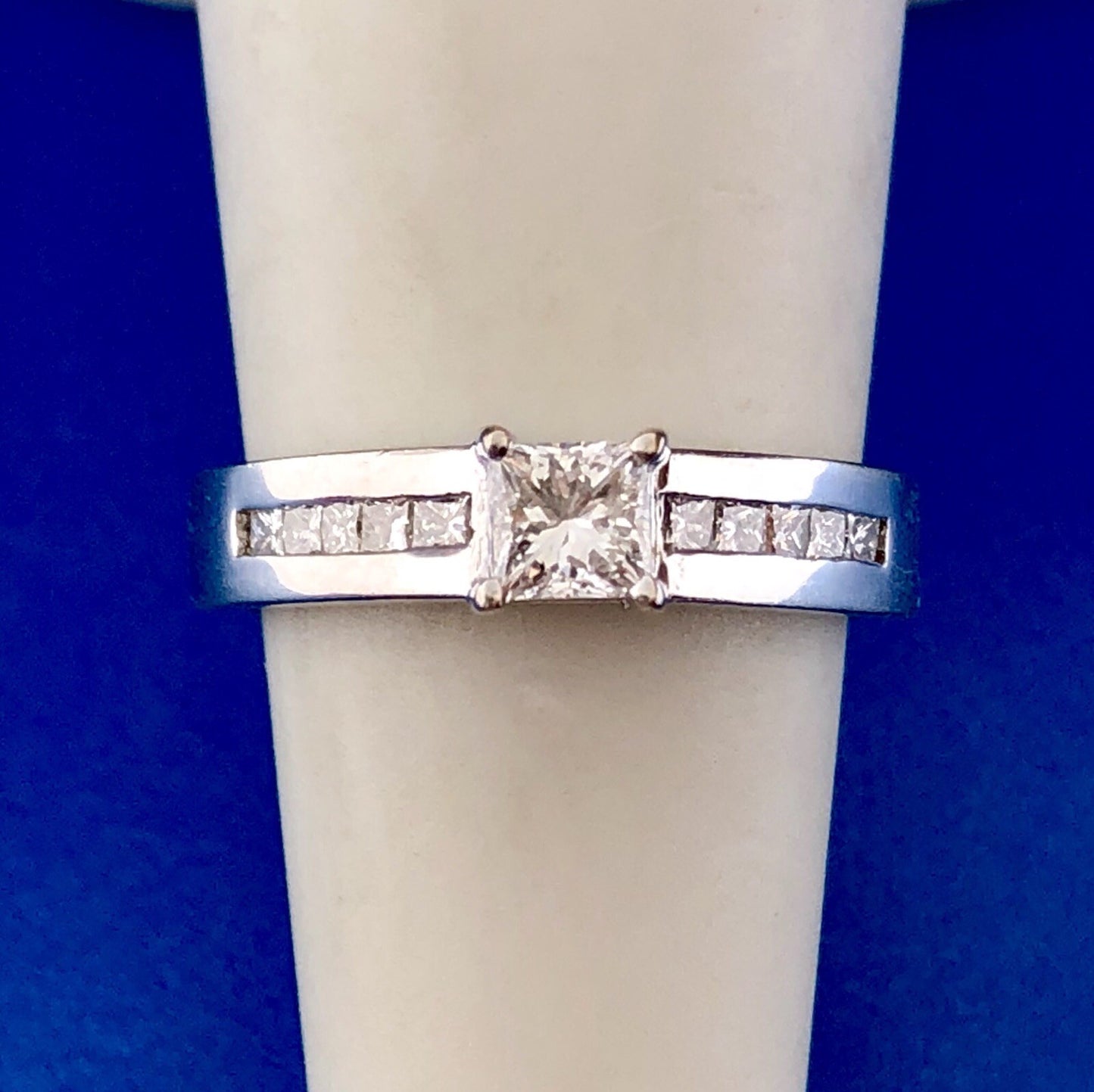 18k White Gold Princess Diamond Engagement Anniversary Ring