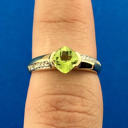 Gorgeous 14K Yellow Gold Peridot Diamond Accent August Anniversary Ring