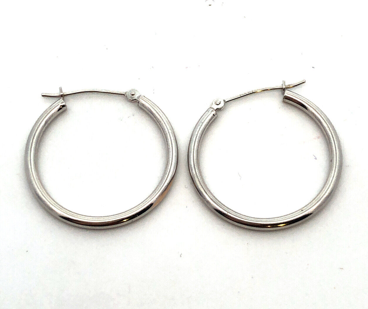Designer NY 14K White Gold Simple Round Snap Back Hoop Earrings