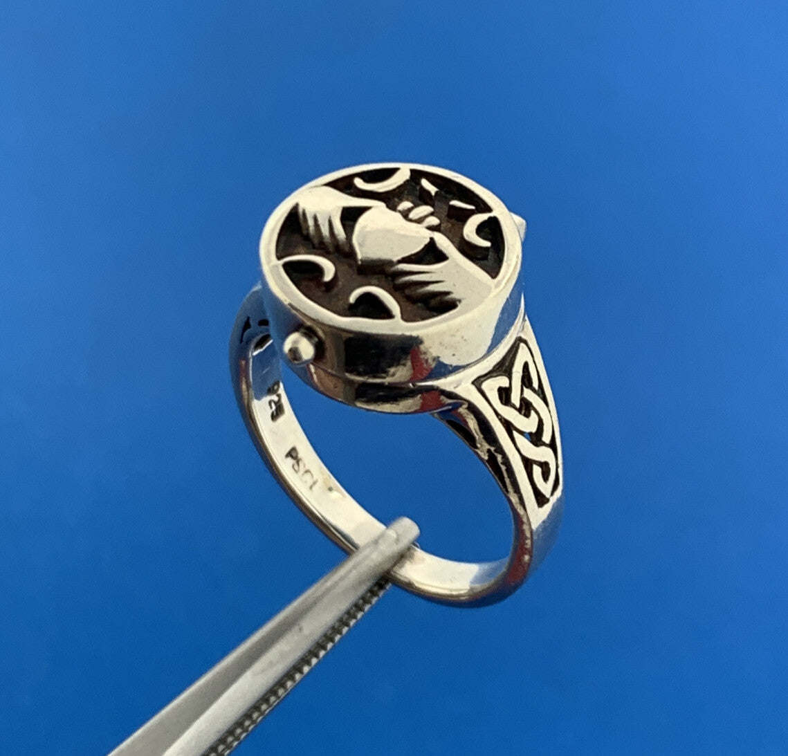Peter Stone PSCL 925 Sterling Silver Celtic Claddagh Heart Poison Pill Ring