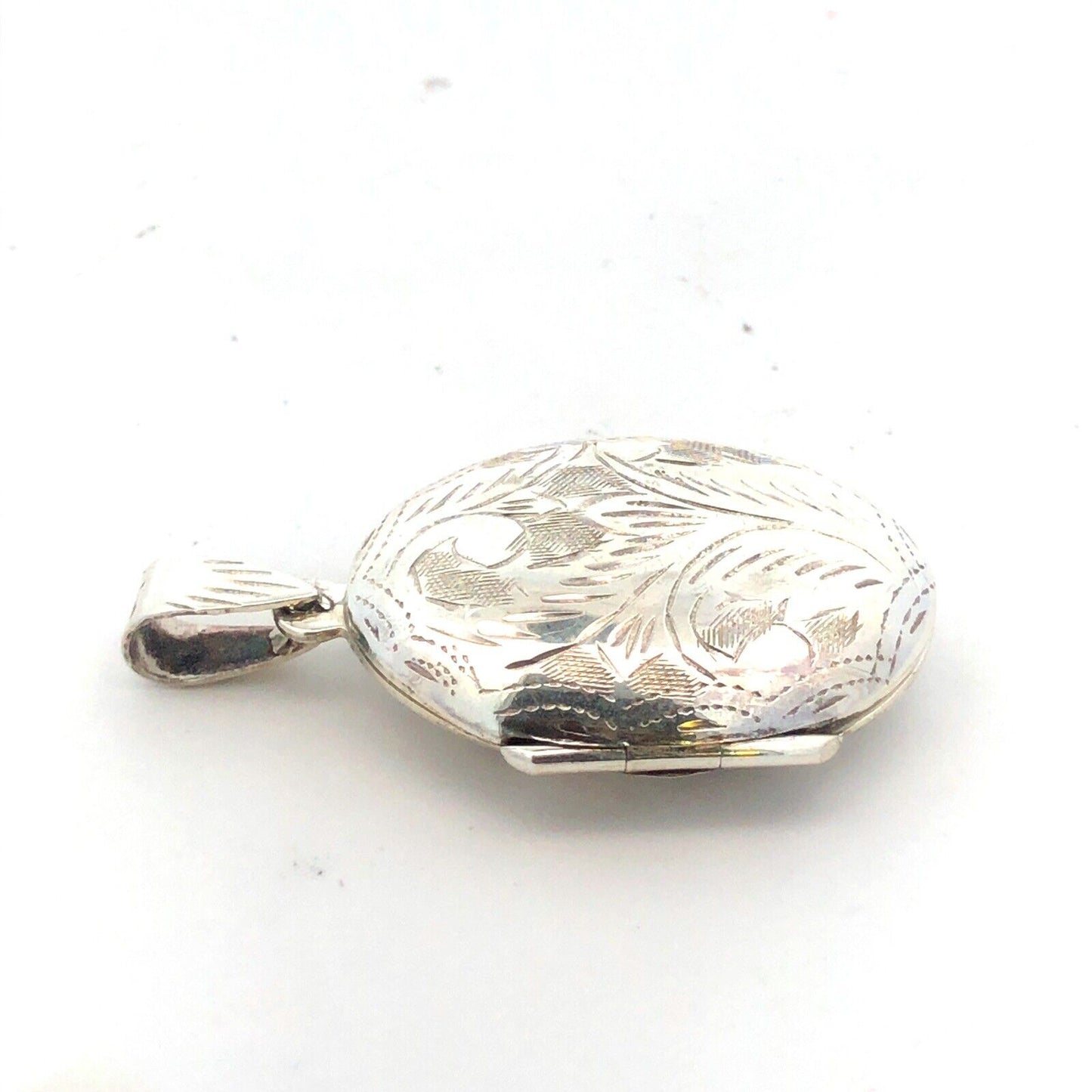 Vintage 925 Sterling Silver Etched Vine Filigree Oval Picture Locket Pendant