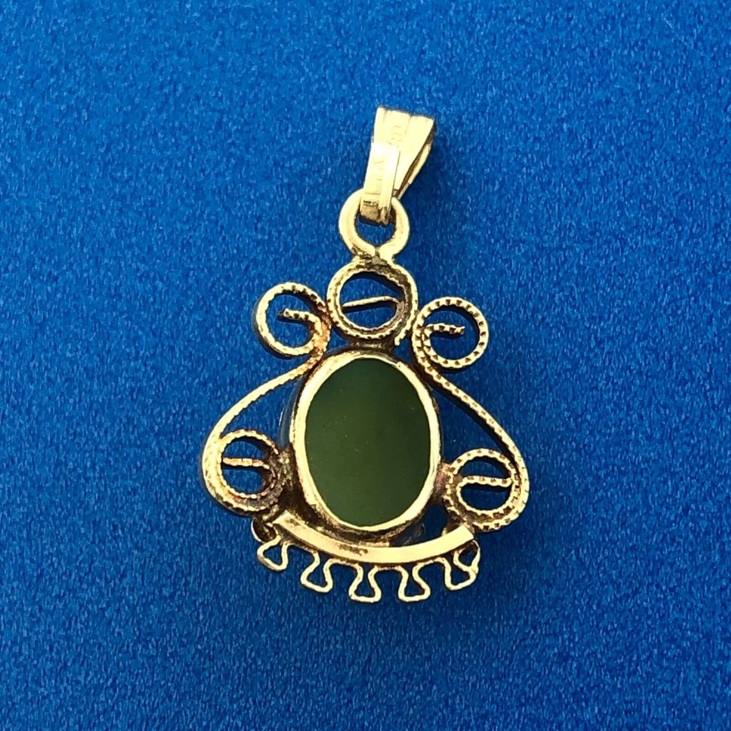 Vintage 14K Yellow Gold Jade Jadeite Oval Cabochon Filigree Drop Pendant