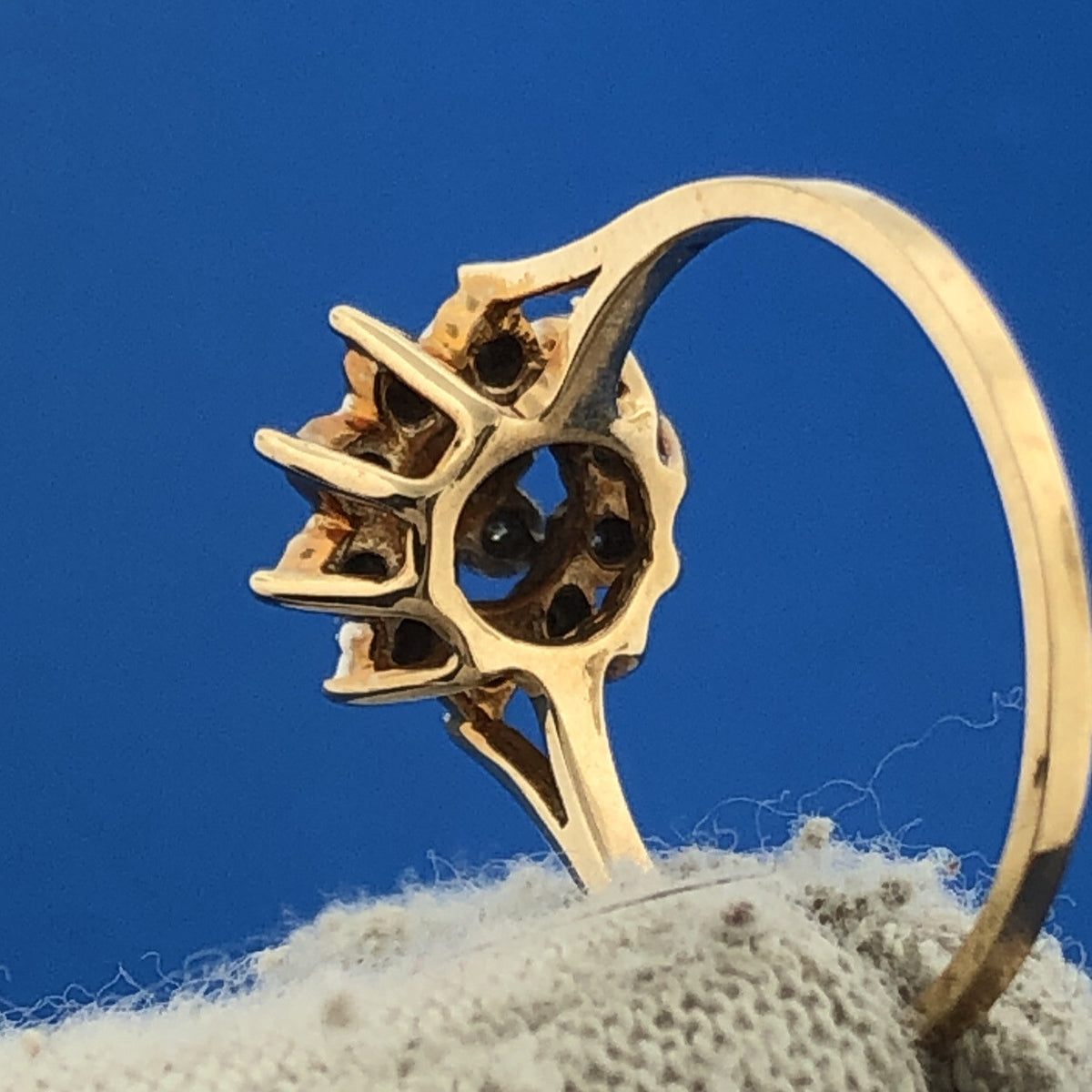 Gorgeous 10k Yellow Gold Round Cut Diamond Pointed Star Dome Ring Size 6.75