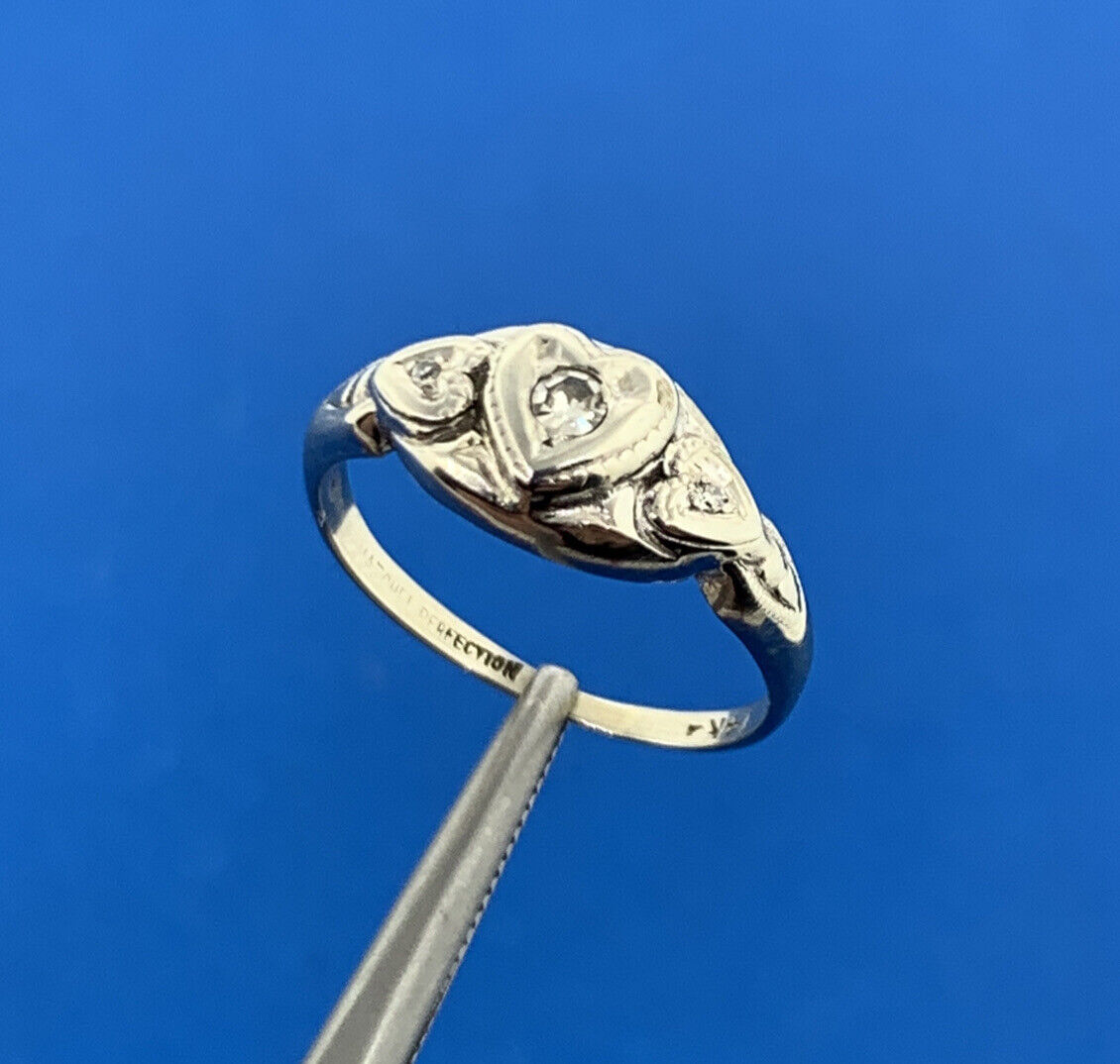 Vintage 14K White Gold Round Diamond Heart Promise Sweethear Engagment Ring