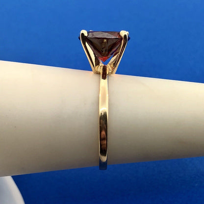 Vintage Designer 14K Yellow Gold Round Red Quartz Solitaire January Ring