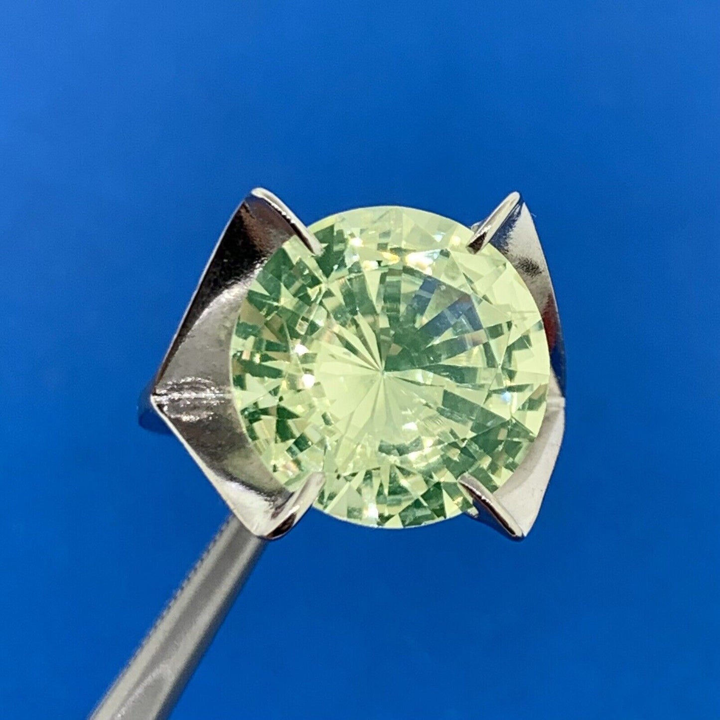 Dramatic Designer 10K White Gold Peridot Solitaire Statement Modernist Ring