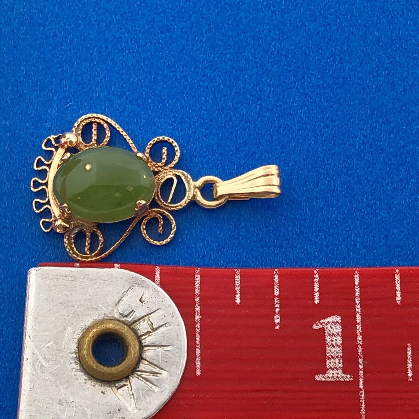 Vintage 14K Yellow Gold Jade Jadeite Oval Cabochon Filigree Drop Pendant