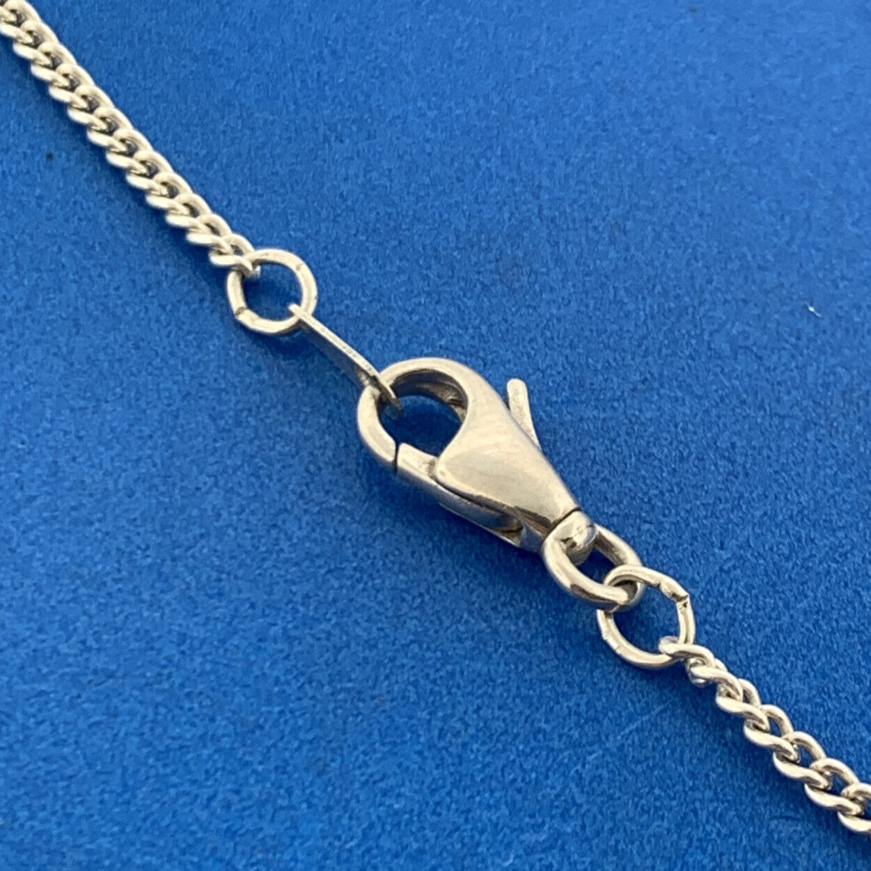 Vintage Designer 925 Sterling Silver Modernist Celtic Lines Small Bibb Necklace