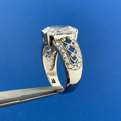 Estate Sterling Silver Oval Cubic Zirconia CZ Solitaire w/Accents Statement Ring