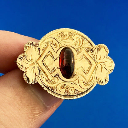 Victorian Art Deco 14K Yellow Gold Garnet Cabochon Engraved Brooch Pendant Pin