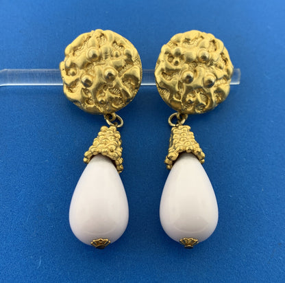 Mid Century Gold Tone Lavender Lucite Pear Drop Dangle Statement Stud Earrings