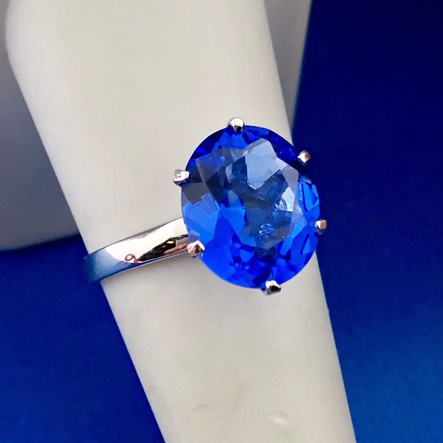 Stunning 925 Sterling Silver Oval Blue Cubic Zircoina CZ Solitaire Cocktail Ring
