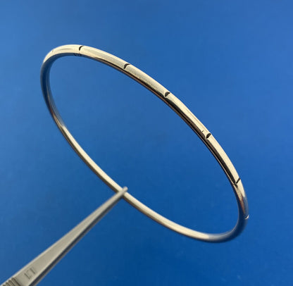 Stunning Sterling Silver 925 Curved Etched Circle 8" Bangle Bracelet