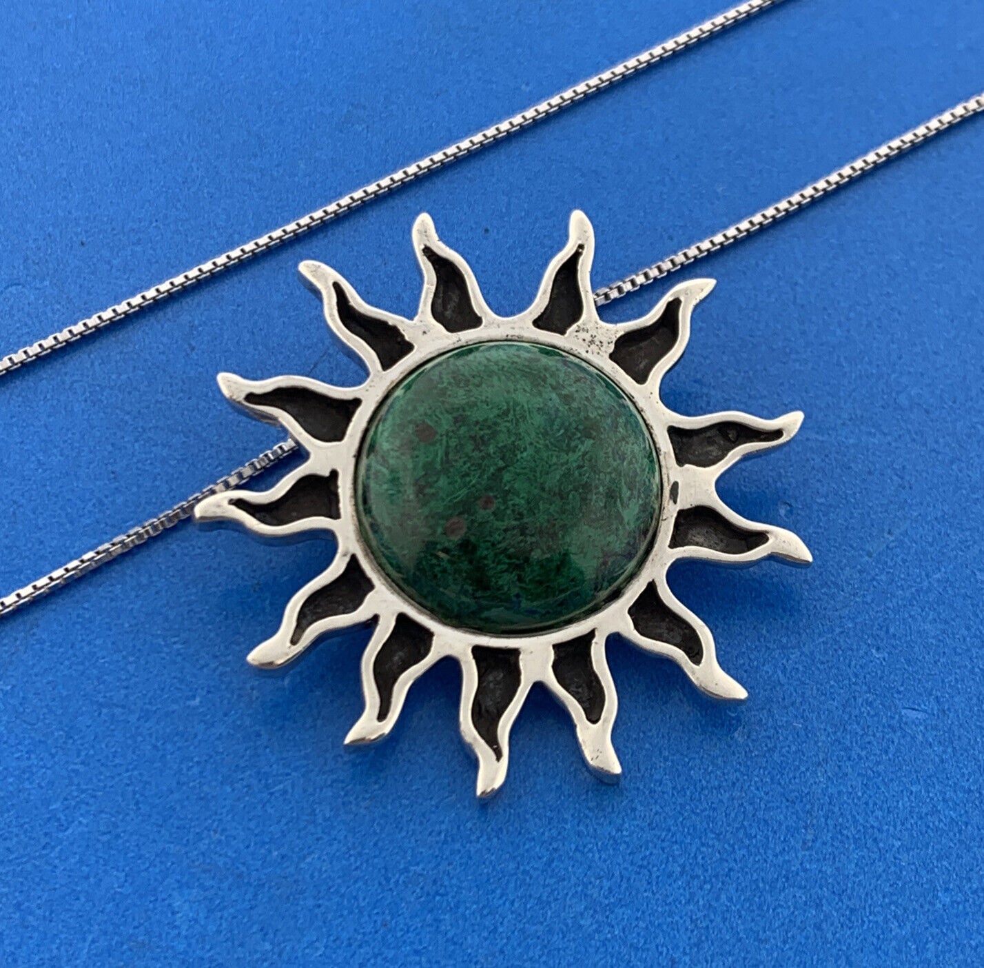 Modernist 925 Sterling Silver Green Jasper Cabochon Sun Pendant Necklace