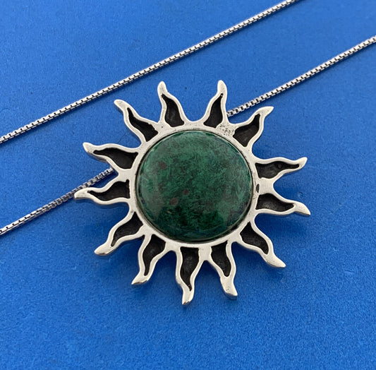 Modernist 925 Sterling Silver Green Jasper Cabochon Sun Pendant Necklace