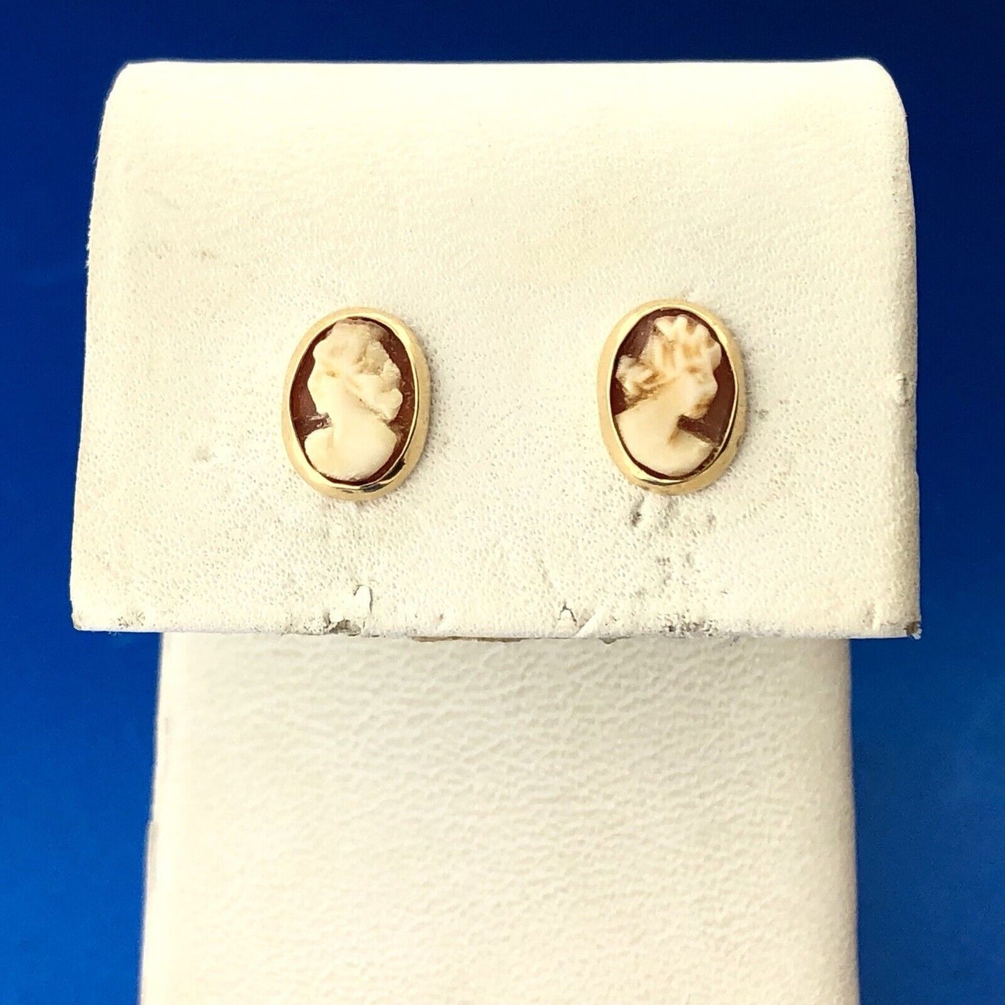 Victorian Vintage 14K Yellow Gold Carved Oval Cameo Stud Earrings