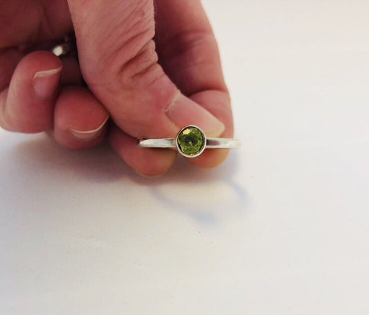 Designer Sterling Silver 925 Round Peridot Station Stackable Band Ring