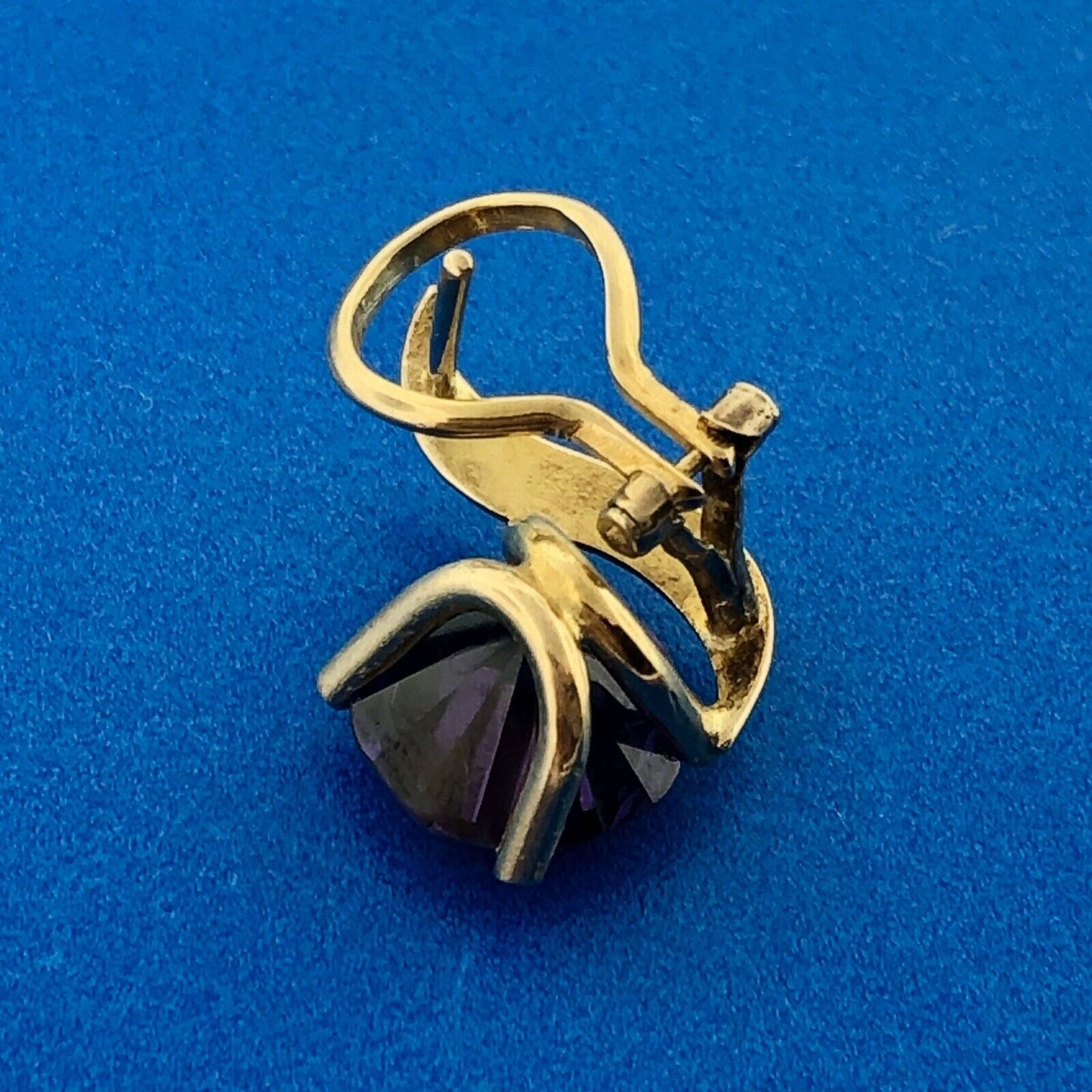 Gorgeous 14k Yellow Gold Round Cut Purple Sapphire Modernist Omega Stud Earrings