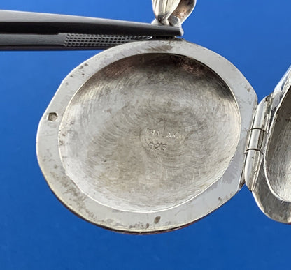 Vintage 925 Sterling Silver Floral Vine Scroll Round Locket Pendant