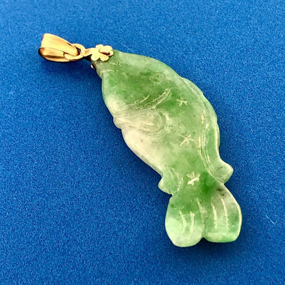 Vintage 14K Yellow Gold Hand Carved Jade Jadeite Carp Koi Tarpon Fish Pendant