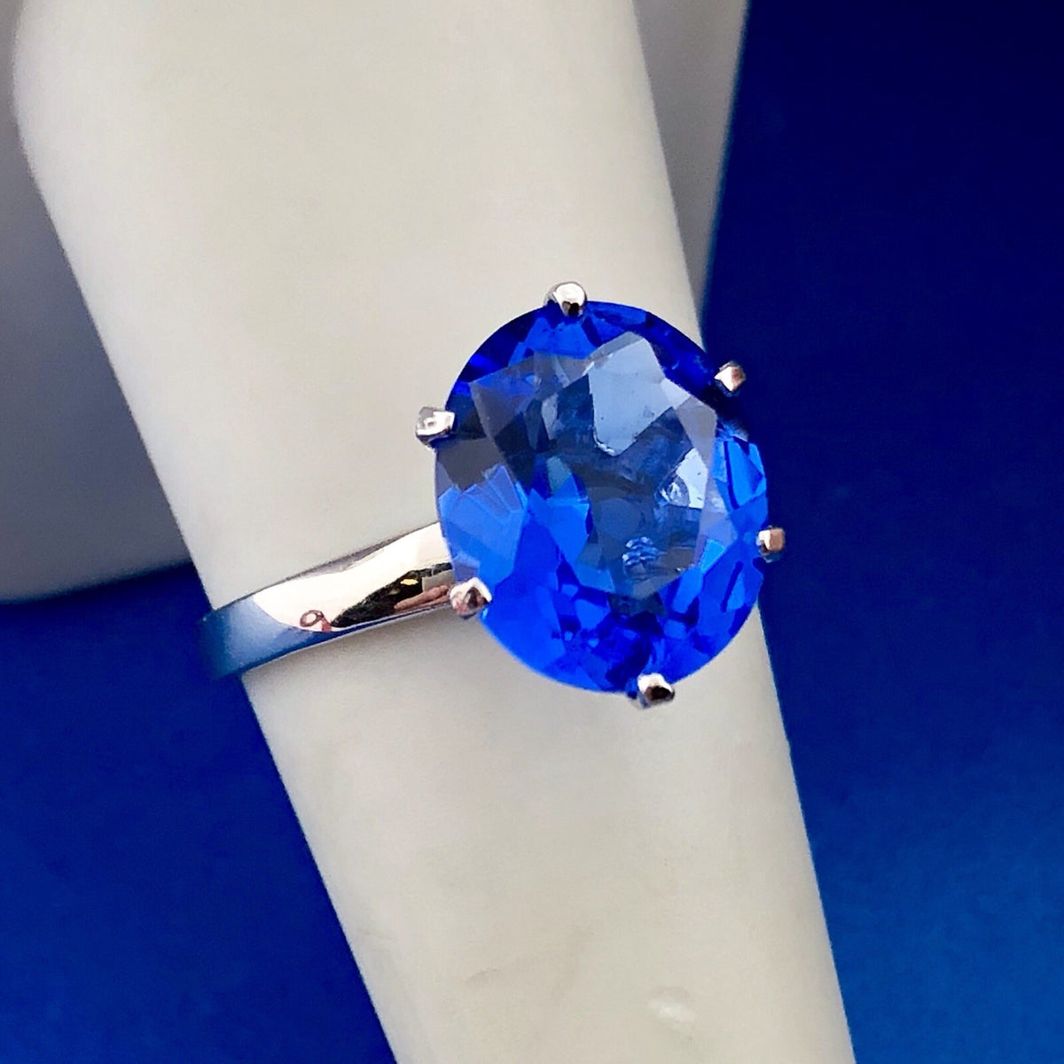 Stunning 925 Sterling Silver Oval Blue Cubic Zircoina CZ Solitaire Cocktail Ring