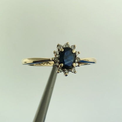 Gorgeous 10k Yellow Gold Oval Cut Sapphire Diamond Halo Small Ring Size 6.75