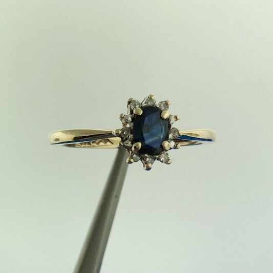 Gorgeous 10k Yellow Gold Oval Cut Sapphire Diamond Halo Small Ring Size 6.75