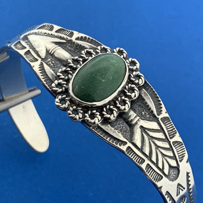 Native American Unsigned Sterling Silver Green Onyx Storyteller Cuff Bracelet