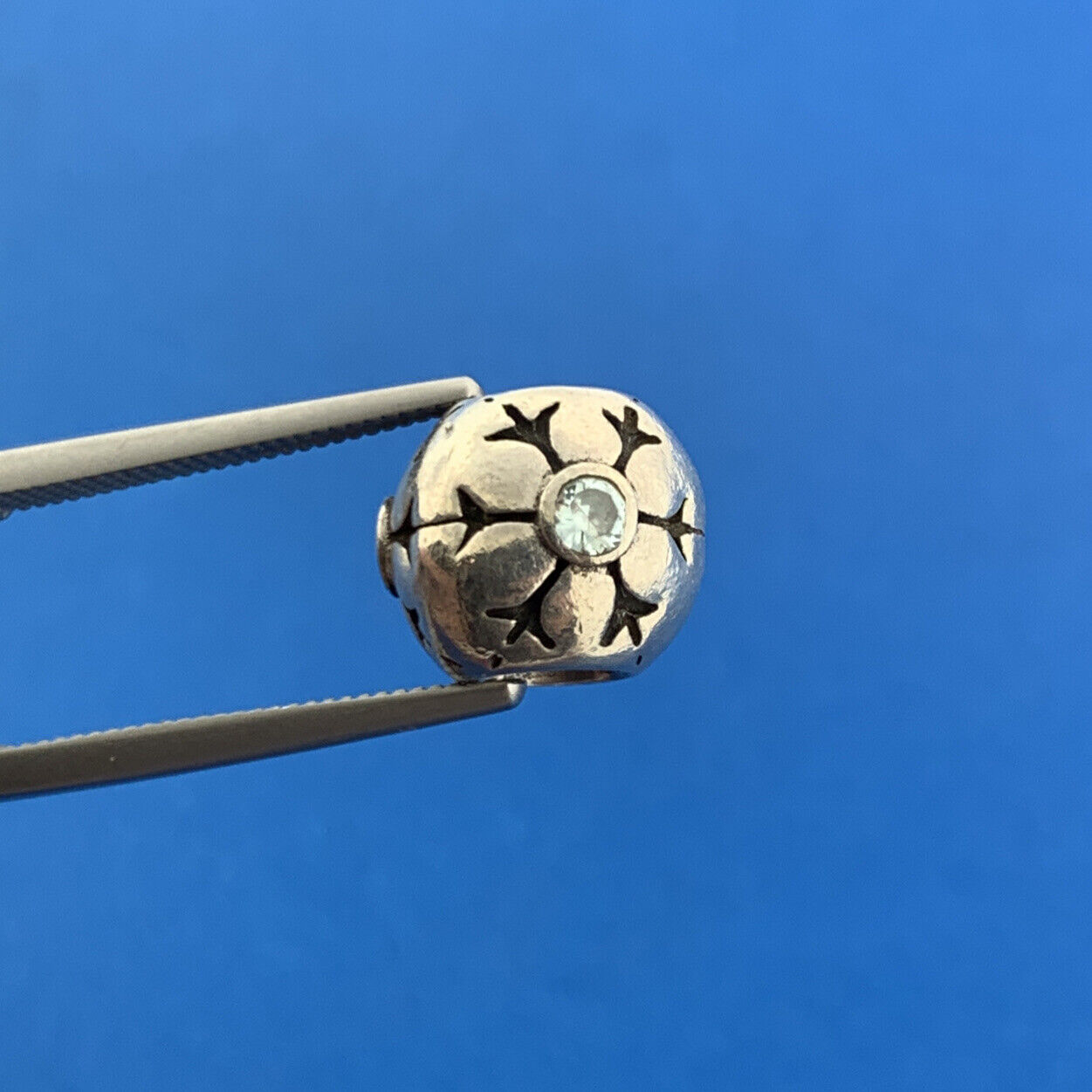 Authentic PANDORA Sterling Silver Aqua Sparkling CZ Snowflake Charm 790367CZA