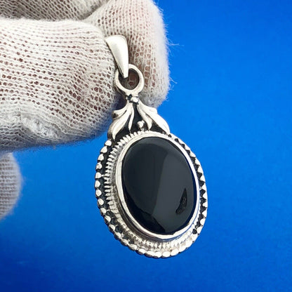 Stunning Sterling Silver 925 Oval Shaped Cabochon Black Onyx Dangle Pendant