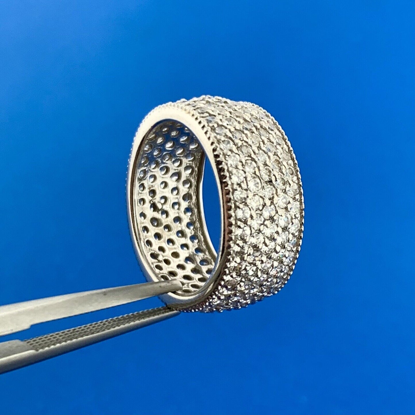 Gorgeous 18k White Gold Round Cut Sparkling CZ Infinity Band Ring Size 6.5