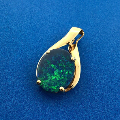 Gorgeous 18k Yellow Gold Cabochon Oval Black Opal Modernist Necklace Pendant