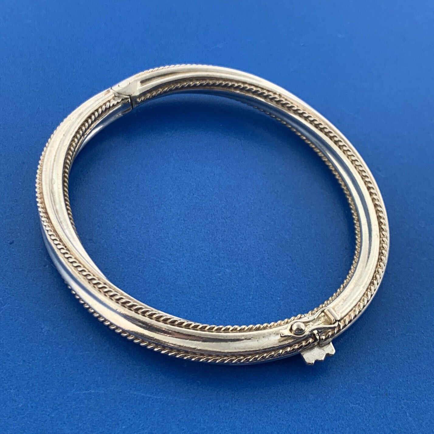 Stunning Sterling Silver 925 Twisted Metal 7" Hinged Cuff Bracelet